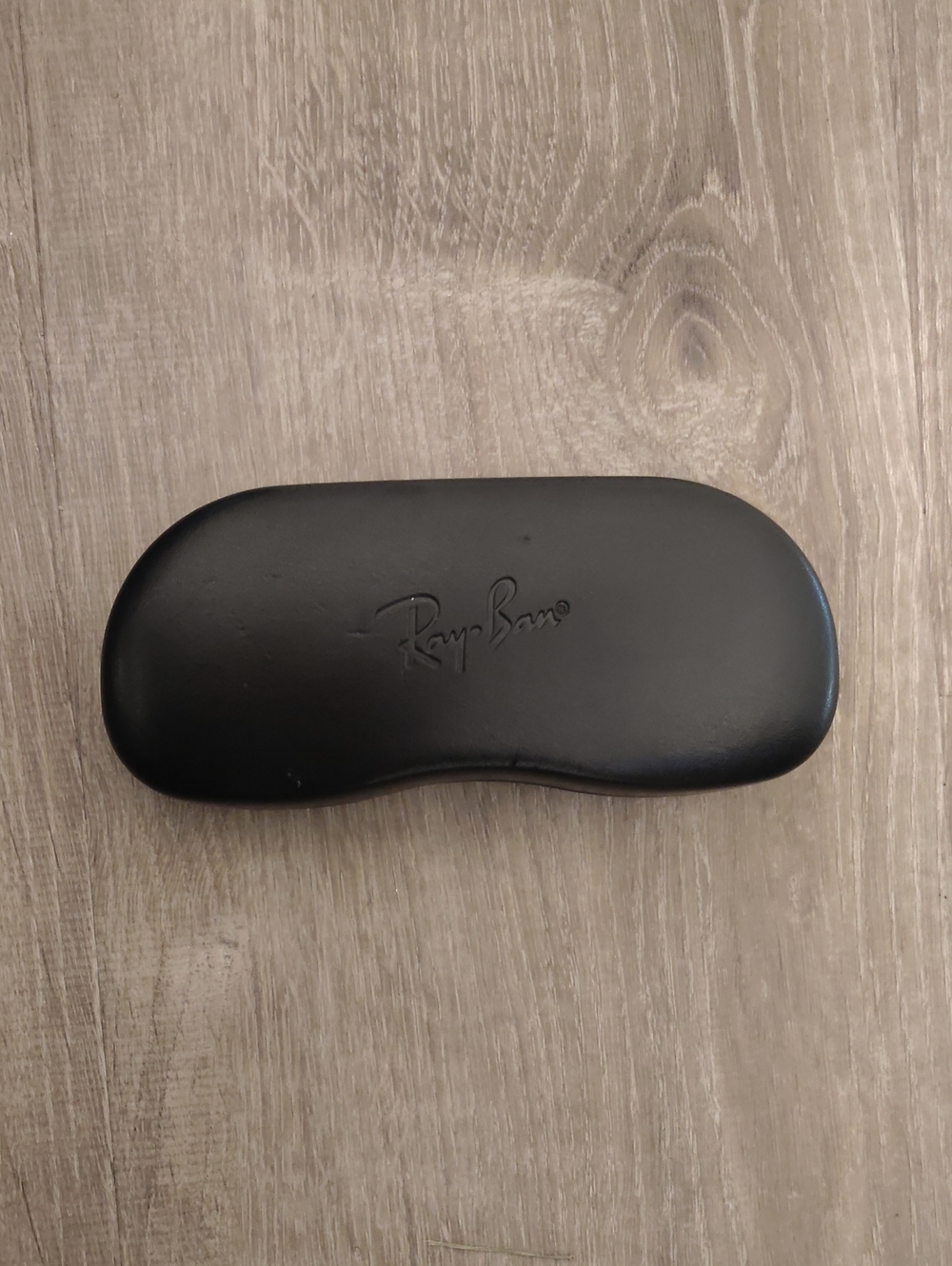 Ray-Ban Aviator Sunglasses & Black Hard Shell Eyewear Case